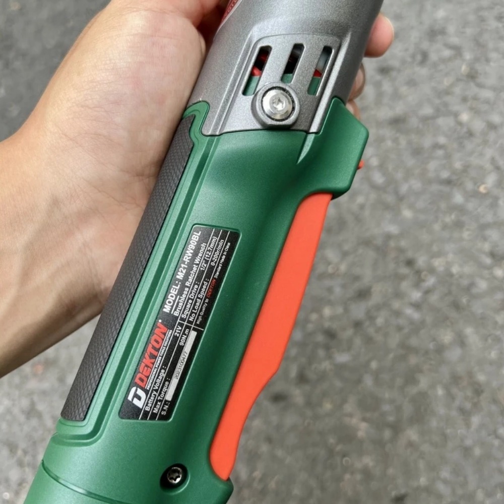 Máy siết bu lông góc dùng pin 21V 90Nm Dekton M21-RW90BL 3 máy siết bu lông góc dùng pin Dekton M21-RW90BL (3)