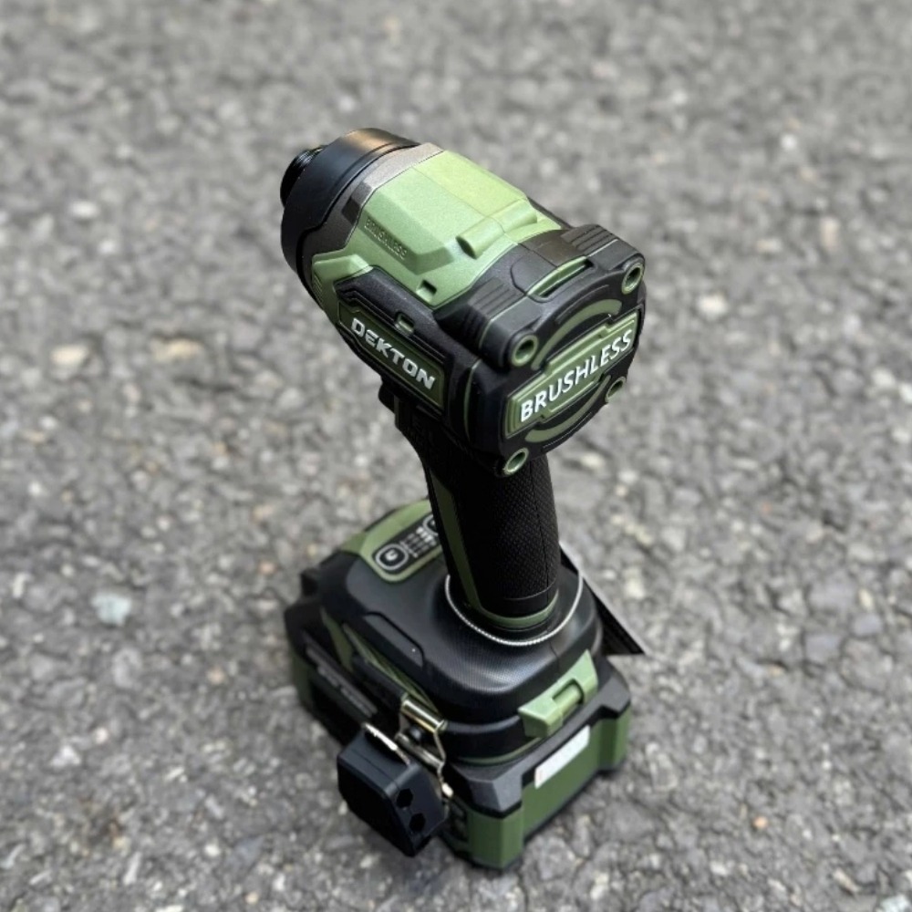 Máy siết vít dùng pin 21V 268Nm Dekton M21-CV268XNCP (màu olive) 5 máy siết vít dùng pin Dekton M21-CV268XNCP (5)