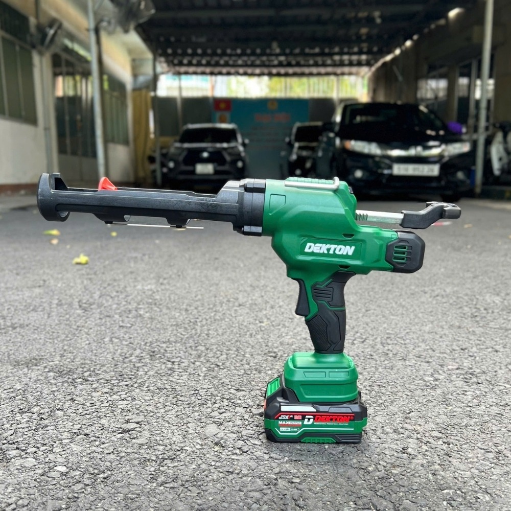 Súng bắn keo silicon dùng pin 21V Dekton M21-MBK01PRO 5 súng bơm keo silicol dùng pin Dekton M21-MBK01PRO (5)