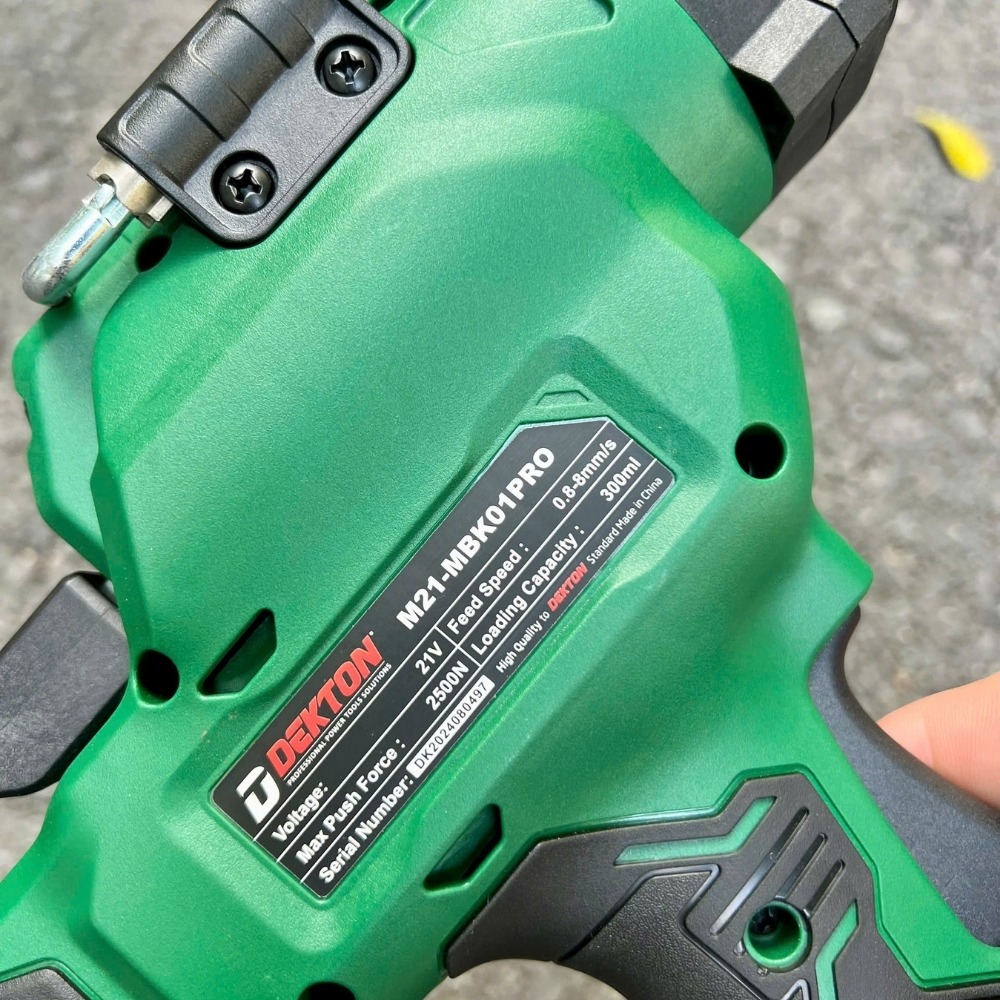Súng bắn keo silicon dùng pin 21V Dekton M21-MBK01PRO 8 súng bơm keo silicol dùng pin Dekton M21-MBK01PRO (8)