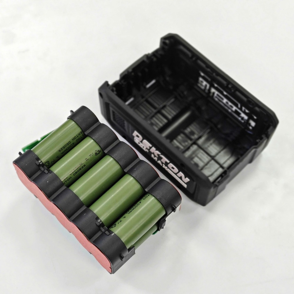 Pin 21V 8Ah Dekton M21-B8150PRO (màu đen) 19 Pin 21V 8Ah Dekton M21-B8150PRO (màu đen) (7)
