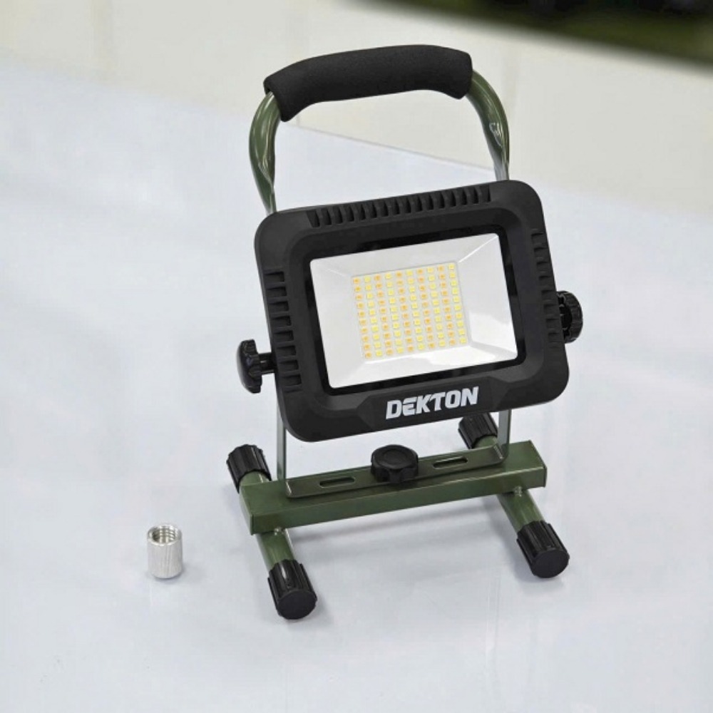 Đèn công trình dùng pin 21V-5000 lumens Dekton M21-D5000XLM 6 M21-D5000XLM